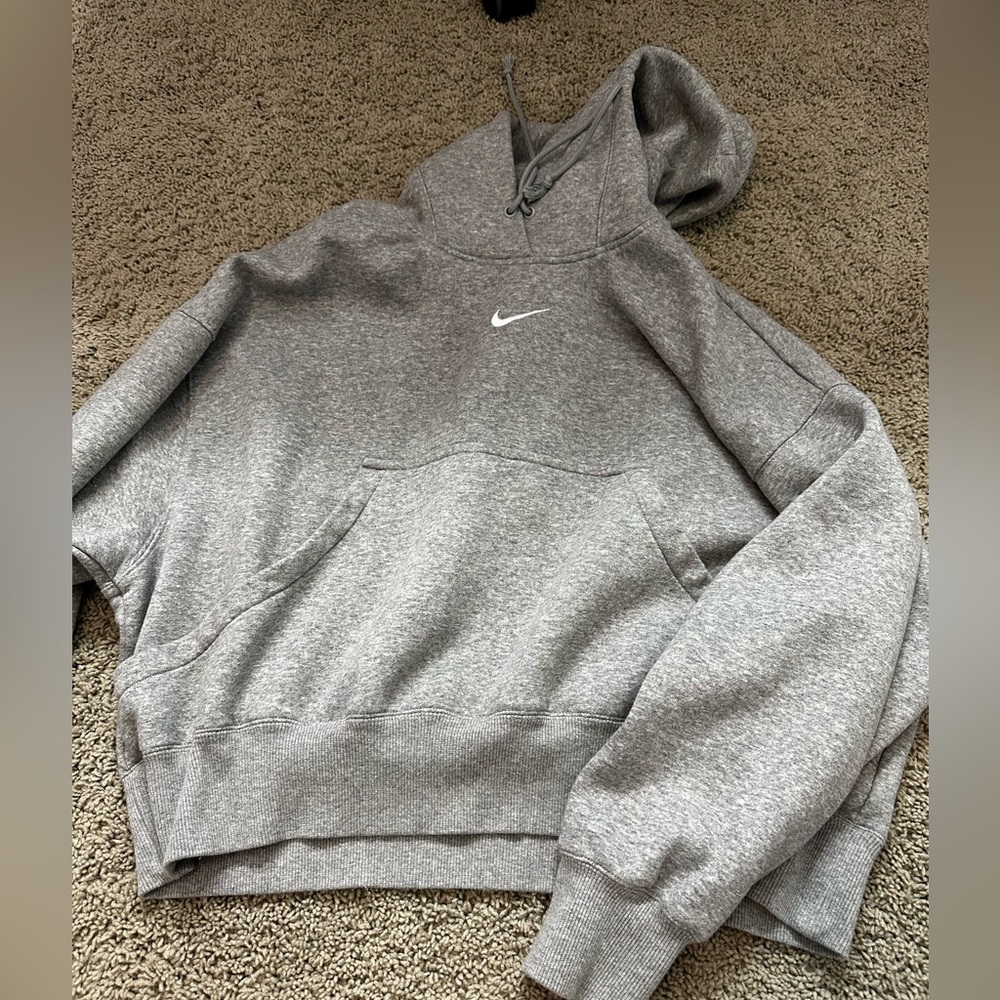 Cropped Nike hoodie
